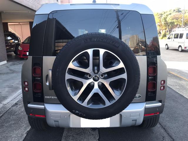 ディフェンダー １１０ＸＳエディション　Ｐ３００　４ＷＤ　全周囲カメラ　クリアランスソナー　オートクルーズコントロール　レーンアシスト　パワーシート　衝突被害軽減システム　サンルーフ　ナビ　オートライト　ＬＥＤヘッドランプ　アルミホイール（9枚目）