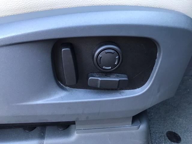 ディフェンダー １１０ＸＳエディション　Ｐ３００　４ＷＤ　全周囲カメラ　クリアランスソナー　オートクルーズコントロール　レーンアシスト　パワーシート　衝突被害軽減システム　サンルーフ　ナビ　オートライト　ＬＥＤヘッドランプ　アルミホイール（13枚目）