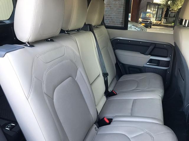 ディフェンダー １１０ＸＳエディション　Ｐ３００　４ＷＤ　全周囲カメラ　クリアランスソナー　オートクルーズコントロール　レーンアシスト　パワーシート　衝突被害軽減システム　サンルーフ　ナビ　オートライト　ＬＥＤヘッドランプ　アルミホイール（15枚目）