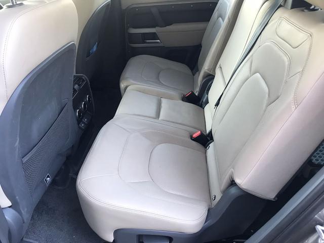 ディフェンダー １１０ＸＳエディション　Ｐ３００　４ＷＤ　全周囲カメラ　クリアランスソナー　オートクルーズコントロール　レーンアシスト　パワーシート　衝突被害軽減システム　サンルーフ　ナビ　オートライト　ＬＥＤヘッドランプ　アルミホイール（19枚目）