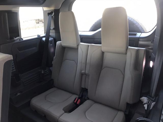 ディフェンダー １１０ＸＳエディション　Ｐ３００　４ＷＤ　全周囲カメラ　クリアランスソナー　オートクルーズコントロール　レーンアシスト　パワーシート　衝突被害軽減システム　サンルーフ　ナビ　オートライト　ＬＥＤヘッドランプ　アルミホイール（21枚目）