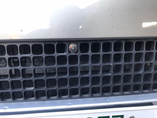 ディフェンダー １１０ＸＳエディション　Ｐ３００　４ＷＤ　全周囲カメラ　クリアランスソナー　オートクルーズコントロール　レーンアシスト　パワーシート　衝突被害軽減システム　サンルーフ　ナビ　オートライト　ＬＥＤヘッドランプ　アルミホイール（25枚目）