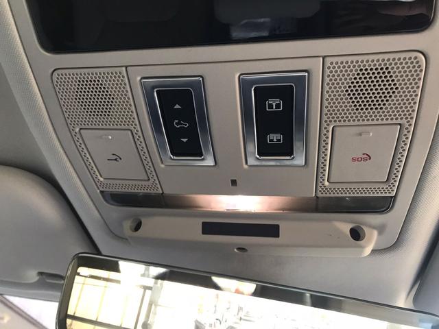 ディフェンダー １１０ＸＳエディション　Ｐ３００　４ＷＤ　全周囲カメラ　クリアランスソナー　オートクルーズコントロール　レーンアシスト　パワーシート　衝突被害軽減システム　サンルーフ　ナビ　オートライト　ＬＥＤヘッドランプ　アルミホイール（29枚目）