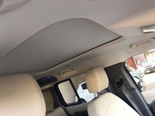 ディフェンダー １１０ＸＳエディション　Ｐ３００　４ＷＤ　全周囲カメラ　クリアランスソナー　オートクルーズコントロール　レーンアシスト　パワーシート　衝突被害軽減システム　サンルーフ　ナビ　オートライト　ＬＥＤヘッドランプ　アルミホイール（30枚目）