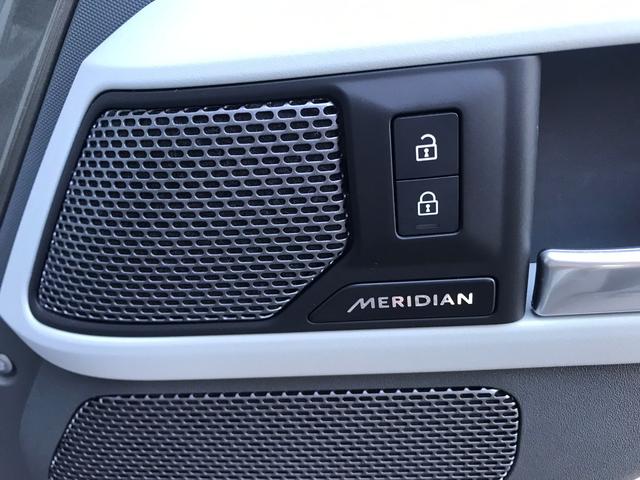 ディフェンダー １１０ＸＳエディション　Ｐ３００　４ＷＤ　全周囲カメラ　クリアランスソナー　オートクルーズコントロール　レーンアシスト　パワーシート　衝突被害軽減システム　サンルーフ　ナビ　オートライト　ＬＥＤヘッドランプ　アルミホイール（40枚目）