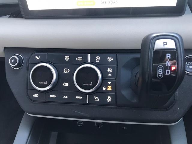 ディフェンダー １１０ＸＳエディション　Ｐ３００　４ＷＤ　全周囲カメラ　クリアランスソナー　オートクルーズコントロール　レーンアシスト　パワーシート　衝突被害軽減システム　サンルーフ　ナビ　オートライト　ＬＥＤヘッドランプ　アルミホイール（45枚目）