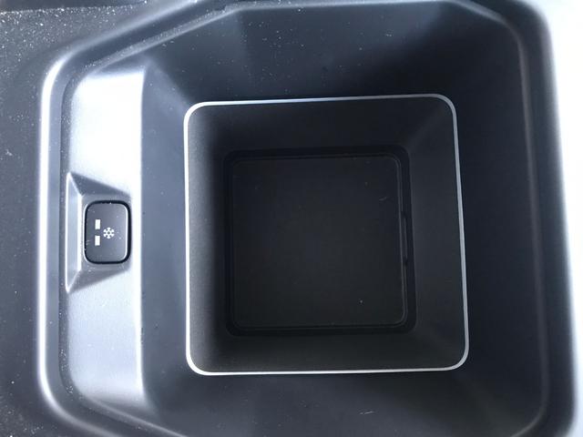 ディフェンダー １１０ＸＳエディション　Ｐ３００　４ＷＤ　全周囲カメラ　クリアランスソナー　オートクルーズコントロール　レーンアシスト　パワーシート　衝突被害軽減システム　サンルーフ　ナビ　オートライト　ＬＥＤヘッドランプ　アルミホイール（48枚目）