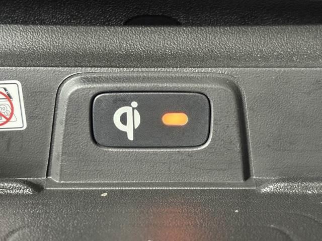 フロンクス ベースグレード　禁煙車　全周囲カメラ　純正ナビ　フルセグＴＶ　ハーフレザーシート　ＥＴＣ　シートヒーター　追従クルーズコントロール　ＢＳＭ　ＬＥＤヘッドライト　Ｑｉ充電　ＥＴＣ　純正１６インチアルミ　プッシュスタート（9枚目）