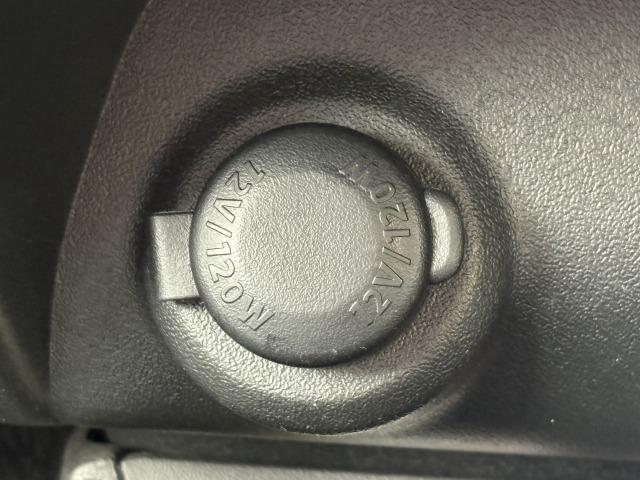 フロンクス ベースグレード　禁煙車　全周囲カメラ　純正ナビ　フルセグＴＶ　ハーフレザーシート　ＥＴＣ　シートヒーター　追従クルーズコントロール　ＢＳＭ　ＬＥＤヘッドライト　Ｑｉ充電　ＥＴＣ　純正１６インチアルミ　プッシュスタート（41枚目）