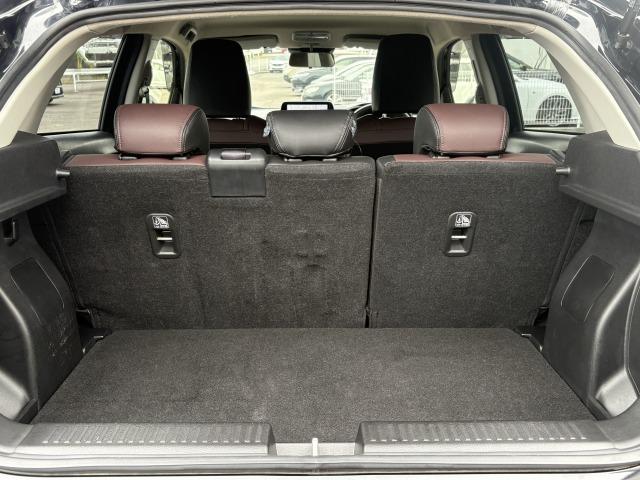 フロンクス ベースグレード　禁煙車　全周囲カメラ　純正ナビ　フルセグＴＶ　ハーフレザーシート　ＥＴＣ　シートヒーター　追従クルーズコントロール　ＢＳＭ　ＬＥＤヘッドライト　Ｑｉ充電　ＥＴＣ　純正１６インチアルミ　プッシュスタート（60枚目）