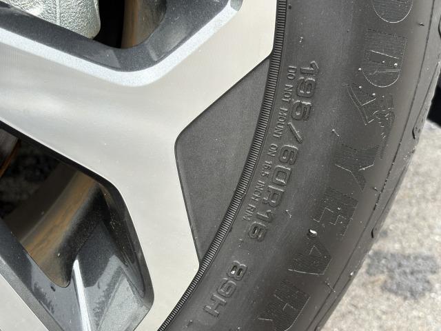 フロンクス ベースグレード　禁煙車　全周囲カメラ　純正ナビ　フルセグＴＶ　ハーフレザーシート　ＥＴＣ　シートヒーター　追従クルーズコントロール　ＢＳＭ　ＬＥＤヘッドライト　Ｑｉ充電　ＥＴＣ　純正１６インチアルミ　プッシュスタート（72枚目）