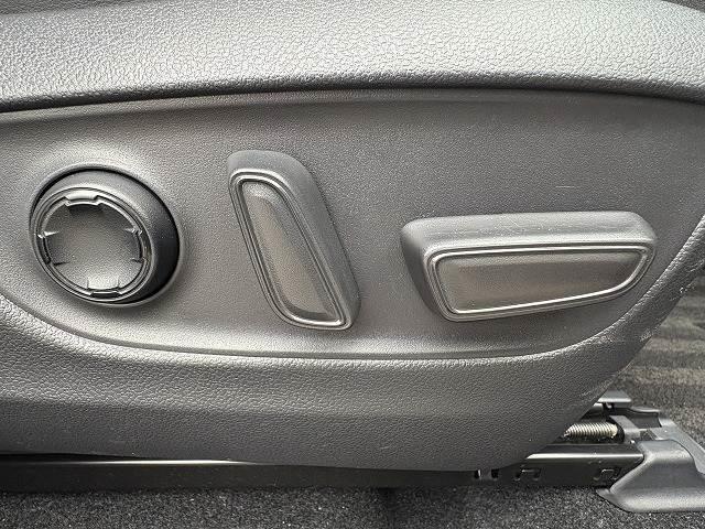 ハリアーハイブリッド Ｚ　レザーパッケージ　禁煙車　モデリスタエアロ　全周囲カメラ　純正１２．３ナビ　ＢＳＭ　ＨＵＤ　黒革　デジタルインナーミラー　ＥＴＣ２．０　ＪＢＬサウンド　パワーバックドア　シートヒーター／クーラー　ステアリングヒーター（10枚目）