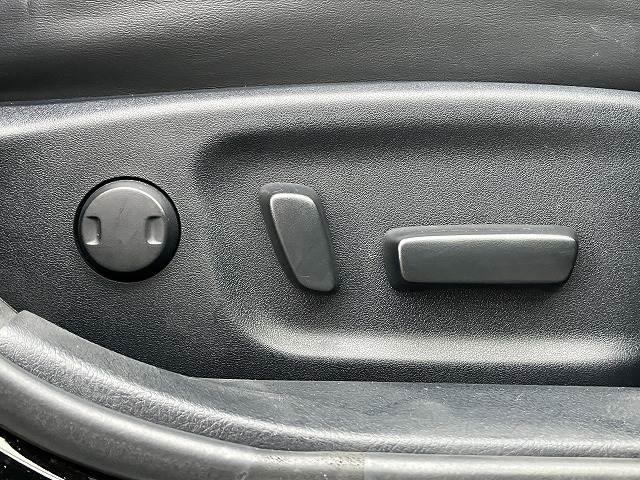 クラウンハイブリッド アスリートＧ　禁煙車　サンルーフ　黒革　メーカーナビ　フルセグＴＶ　ＬＥＤヘッド　バックカメラ　シートメモリー　プッシュスタート　追従クルーズコントロール　パワーシート　純正１８インチＡＷ　ＥＴＣ　オートライト（8枚目）