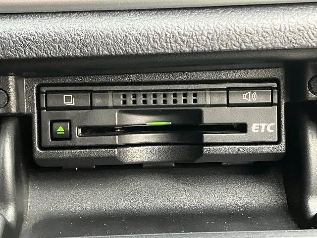 クラウンハイブリッド アスリートＧ　禁煙車　サンルーフ　黒革　メーカーナビ　フルセグＴＶ　ＬＥＤヘッド　バックカメラ　シートメモリー　プッシュスタート　追従クルーズコントロール　パワーシート　純正１８インチＡＷ　ＥＴＣ　オートライト（9枚目）