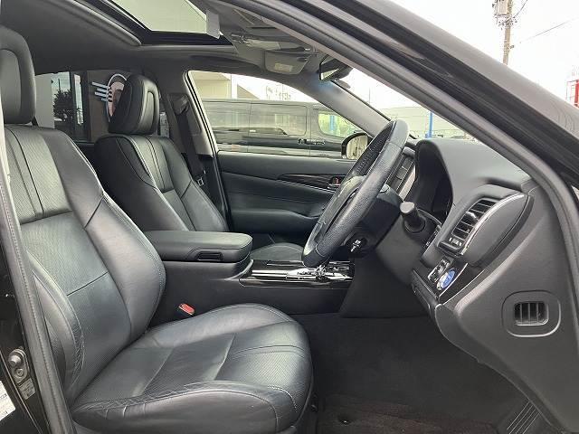 クラウンハイブリッド アスリートＧ　禁煙車　サンルーフ　黒革　メーカーナビ　フルセグＴＶ　ＬＥＤヘッド　バックカメラ　シートメモリー　プッシュスタート　追従クルーズコントロール　パワーシート　純正１８インチＡＷ　ＥＴＣ　オートライト（11枚目）