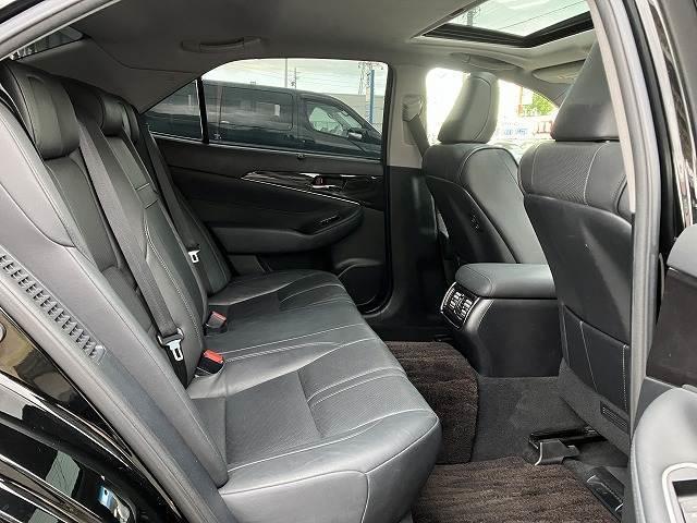 クラウンハイブリッド アスリートＧ　禁煙車　サンルーフ　黒革　メーカーナビ　フルセグＴＶ　ＬＥＤヘッド　バックカメラ　シートメモリー　プッシュスタート　追従クルーズコントロール　パワーシート　純正１８インチＡＷ　ＥＴＣ　オートライト（12枚目）