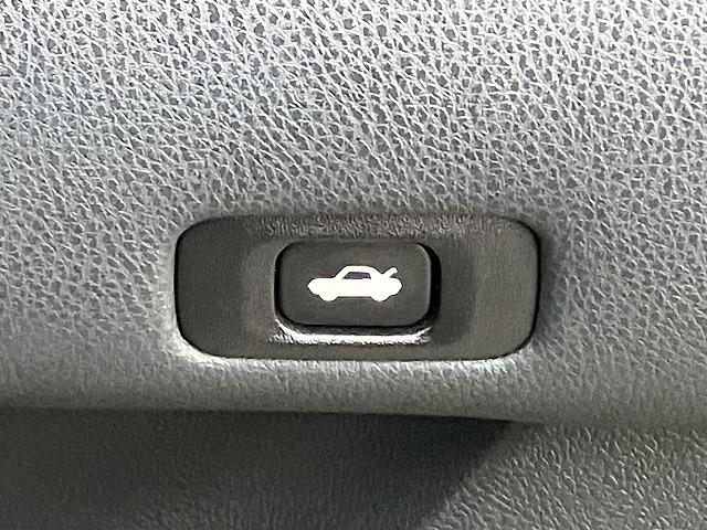 クラウンハイブリッド アスリートＧ　禁煙車　サンルーフ　黒革　メーカーナビ　フルセグＴＶ　ＬＥＤヘッド　バックカメラ　シートメモリー　プッシュスタート　追従クルーズコントロール　パワーシート　純正１８インチＡＷ　ＥＴＣ　オートライト（42枚目）