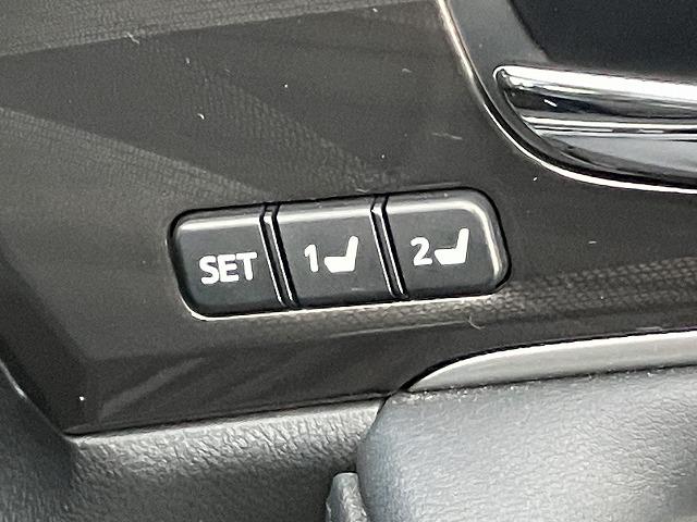 クラウンハイブリッド アスリートＧ　禁煙車　サンルーフ　黒革　メーカーナビ　フルセグＴＶ　ＬＥＤヘッド　バックカメラ　シートメモリー　プッシュスタート　追従クルーズコントロール　パワーシート　純正１８インチＡＷ　ＥＴＣ　オートライト（43枚目）