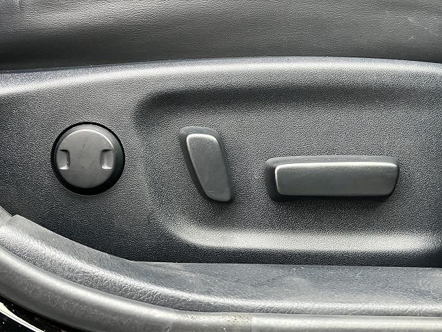 クラウンハイブリッド アスリートＧ　禁煙車　サンルーフ　黒革　メーカーナビ　フルセグＴＶ　ＬＥＤヘッド　バックカメラ　シートメモリー　プッシュスタート　追従クルーズコントロール　パワーシート　純正１８インチＡＷ　ＥＴＣ　オートライト（44枚目）