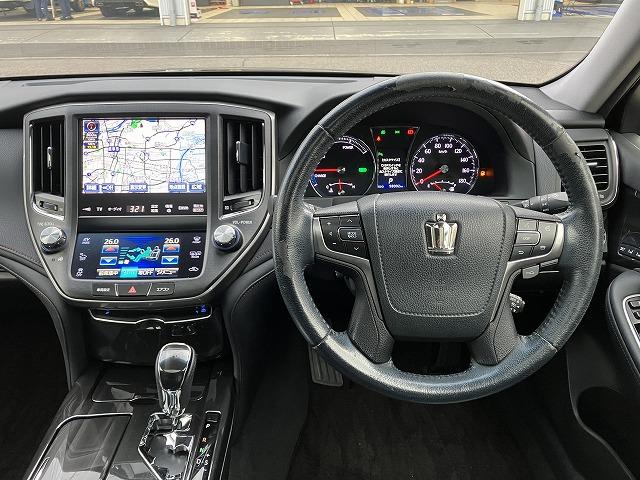 クラウンハイブリッド アスリートＧ　禁煙車　サンルーフ　黒革　メーカーナビ　フルセグＴＶ　ＬＥＤヘッド　バックカメラ　シートメモリー　プッシュスタート　追従クルーズコントロール　パワーシート　純正１８インチＡＷ　ＥＴＣ　オートライト（62枚目）