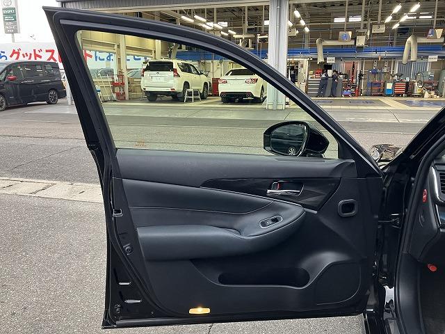 クラウンハイブリッド アスリートＧ　禁煙車　サンルーフ　黒革　メーカーナビ　フルセグＴＶ　ＬＥＤヘッド　バックカメラ　シートメモリー　プッシュスタート　追従クルーズコントロール　パワーシート　純正１８インチＡＷ　ＥＴＣ　オートライト（64枚目）