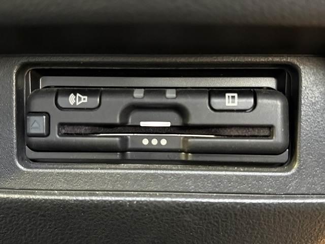 ジューク １５ＲＸ　Ｖセレクション　禁煙車　純正ナビ　バックカメラ　ＥＴＣ　前方ドラレコ　電動格納ミラー　プッシュスタート　衝突軽減ブレーキ　Ｄ－ＭＯＤＥ　ＣＤ／ＤＶＤ再生　オートライト　純正１７インチアルミ　アイソフィックス（8枚目）