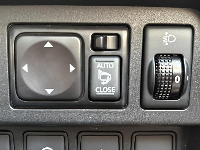 ジューク １５ＲＸ　Ｖセレクション　禁煙車　純正ナビ　バックカメラ　ＥＴＣ　前方ドラレコ　電動格納ミラー　プッシュスタート　衝突軽減ブレーキ　Ｄ－ＭＯＤＥ　ＣＤ／ＤＶＤ再生　オートライト　純正１７インチアルミ　アイソフィックス（42枚目）