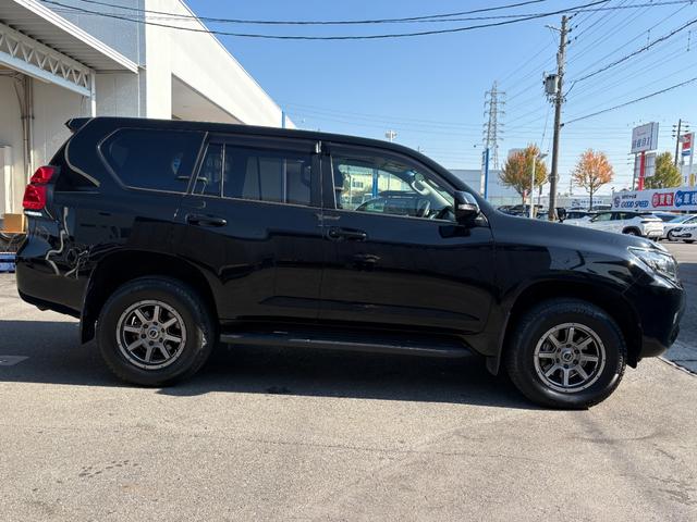 ランドクルーザープラド ＴＸ　禁煙車　サンルーフ　ＥＴＣ　純正ナビ　追従クルーズコントロール　ＬＥＤヘッドライト　ＲＯＡＤＭＡＸ１７インチＡＷ　フルセグＴＶ　ドラレコ　プッシュスタート　オートマチックハイビーム　フォグランプ（76枚目）