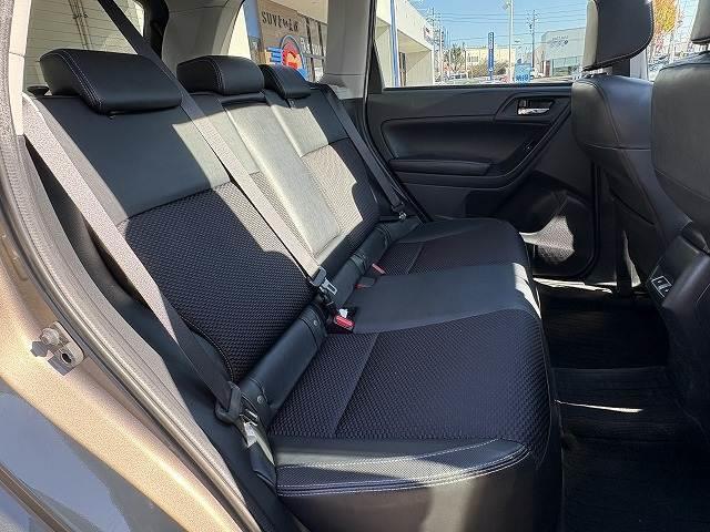 フォレスター ２．０ｉ－Ｓ　アイサイト　禁煙車　ルーフレール　ＥＴＣ　ＢＳＭ　ダイヤトーンサウンド７型ナビ　フルセグＴＶ　ＬＥＤヘッドライト　純正１８インチＡＷ　ハーフレザーシート　シートヒーター　ＸＭＯＤＥ　電動リアゲート　パワーシート（12枚目）