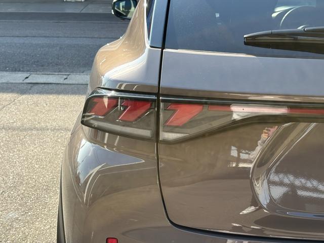 フロンクス ベースグレード 禁煙 純正ナビ 全周囲カメラ BSM HUD LEDヘッドライト 追従クルーズコントロール シートヒーター ワイヤレス充電 プッシュスタート クリアランスソナー SPORTモード 純正16インチAW(70枚目)