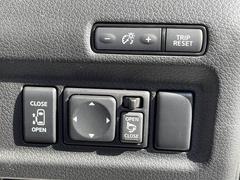 【電動スライドドア】運転席よりボタンひとつで開閉可能なスライドドアです。雨の日のお迎えなどに役立ちますね。 6