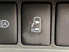 【電動スライドドア】運転席よりボタンひとつで開閉可能なスライドドアです。雨の日のお迎えの時など役立ちますね。 6