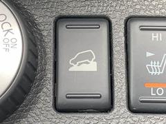 スイッチひとつで降坂時の車速を低車速にキープ。安定走行をサポートすることで急な下り坂での不安を解消します。 7