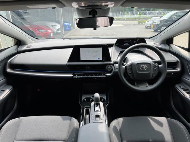 プリウス Ｇ　新車コンプリートカー　ＫＵＨＬエアロキット　ＢＬＩＴＺ車高調　ＶＥＲＺ１９インチＡＷ　ＦＡＬＫＥＮタイヤ　８インチディスプレイオーディオ　ＬＥＤヘッドライト　クルーズコントロール　クリアランスソナー（2枚目）