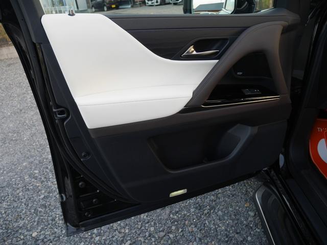 LX LX600 モデリスタエアロ オプション22インチアルミ マークレビンソン ホワイトレザー サンルーフ 寒冷地仕様 クールボックス デジタルインナーミラー 置くだけ充電 3眼LEDヘッド ドラレコ 7人乗り(19枚目)