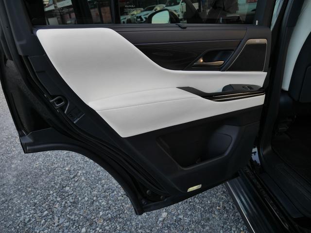 LX LX600 モデリスタエアロ オプション22インチアルミ マークレビンソン ホワイトレザー サンルーフ 寒冷地仕様 クールボックス デジタルインナーミラー 置くだけ充電 3眼LEDヘッド ドラレコ 7人乗り(21枚目)