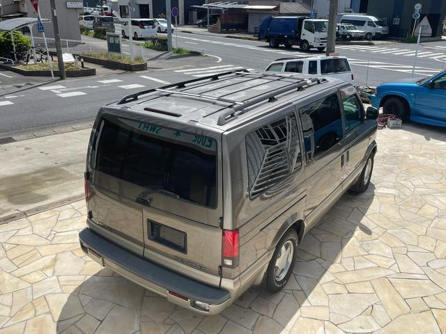 シボレーアストロ ＬＴ　ディーラー車　アストロＡＷＤ　４ＷＤ　ＬＴ　７人乗り　モケットシート　セカンドバケットシート（12枚目）