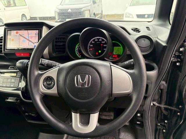 Ｎ－ＢＯＸ Ｇ　ＳＳパッケージ　ＥＴＣ　バックカメラ　両側電動スライドドア　ナビ　ＴＶ　衝突被害軽減システム　スマートキー　アイドリングストップ　シートヒーター　ベンチシート　ＣＶＴ　盗難防止システム　ＡＢＳ　ＥＳＣ　ＣＤ　ＵＳＢ（3枚目）