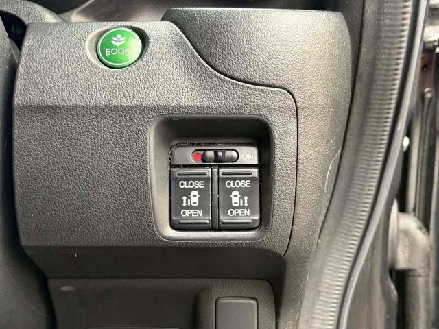 Ｎ－ＢＯＸ Ｇ　ＳＳパッケージ　ＥＴＣ　バックカメラ　両側電動スライドドア　ナビ　ＴＶ　衝突被害軽減システム　スマートキー　アイドリングストップ　シートヒーター　ベンチシート　ＣＶＴ　盗難防止システム　ＡＢＳ　ＥＳＣ　ＣＤ　ＵＳＢ（8枚目）