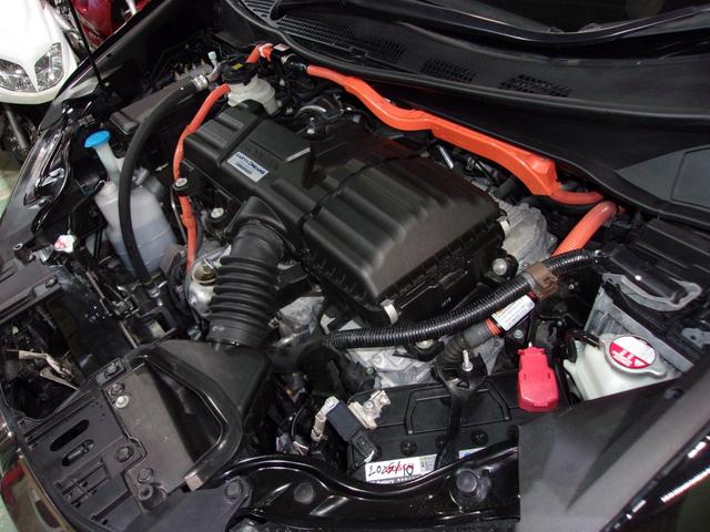 オデッセイハイブリッド ハイブリッドアブソルート・ホンダセンシングＥＸパック　８インチメモリーナビ地デジ／Ｂｌｕｅｔｏｏｔｈ／１０．２インチ後席フリップダウンモニター／両側電動スライドドア／衝突軽減ブレーキ／ＬＥＤヘッドライト／ブラインドスポットモニター／黒半革シート／ＥＴＣ（29枚目）