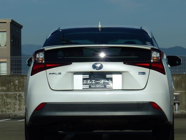プリウス Ｓ　後期型　純正ナビ　トヨタセーフティセンス　バックカメラ　ＬＥＤヘッドライト　レーダークルーズコントロール　　ＥＴＣ　プッシュスタート　Ｂｌｕｅｔｏｏｔｈ　純正１５インチアルミホイール　オートハイビーム（3枚目）