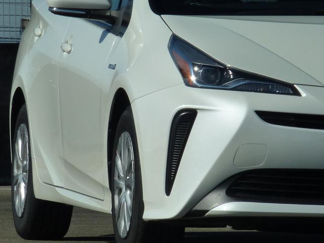 プリウス Ｓ　後期型　純正ナビ　トヨタセーフティセンス　バックカメラ　ＬＥＤヘッドライト　レーダークルーズコントロール　　ＥＴＣ　プッシュスタート　Ｂｌｕｅｔｏｏｔｈ　純正１５インチアルミホイール　オートハイビーム（5枚目）