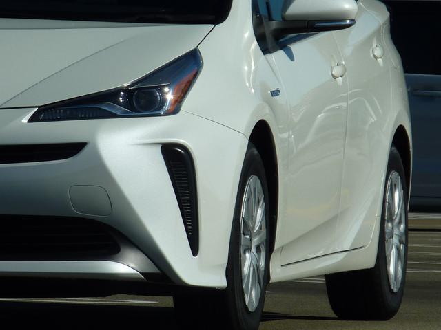 プリウス Ｓ　後期型　純正ナビ　トヨタセーフティセンス　バックカメラ　ＬＥＤヘッドライト　レーダークルーズコントロール　　ＥＴＣ　プッシュスタート　Ｂｌｕｅｔｏｏｔｈ　純正１５インチアルミホイール　オートハイビーム（7枚目）