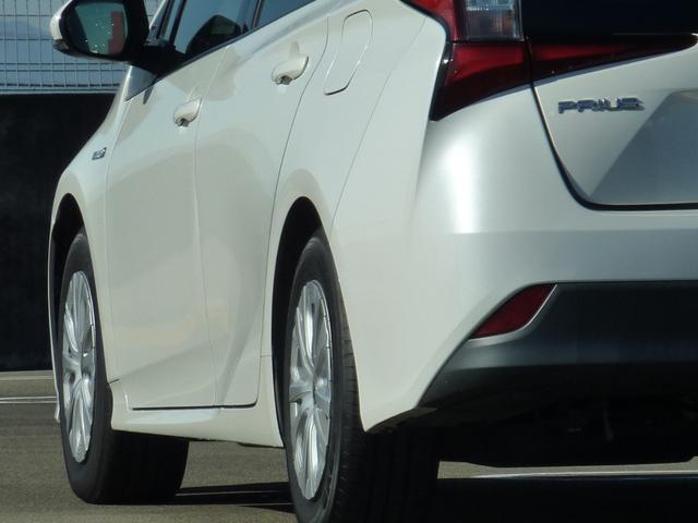 プリウス Ｓ　後期型　純正ナビ　トヨタセーフティセンス　バックカメラ　ＬＥＤヘッドライト　レーダークルーズコントロール　　ＥＴＣ　プッシュスタート　Ｂｌｕｅｔｏｏｔｈ　純正１５インチアルミホイール　オートハイビーム（8枚目）