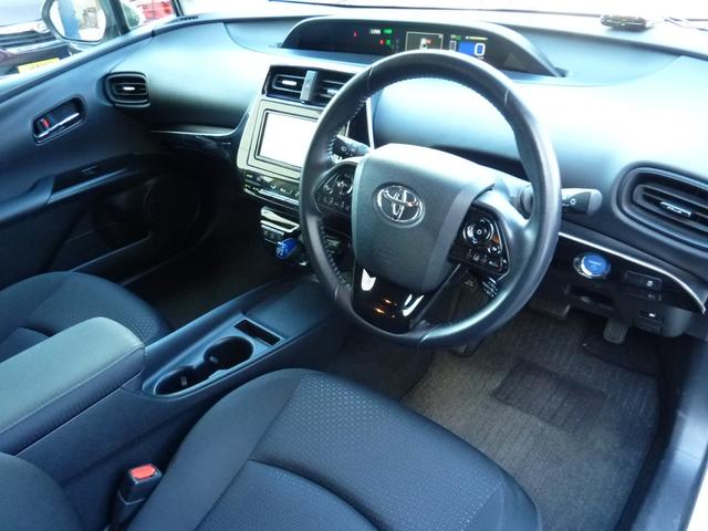 プリウス Ｓ　後期型　純正ナビ　トヨタセーフティセンス　バックカメラ　ＬＥＤヘッドライト　レーダークルーズコントロール　　ＥＴＣ　プッシュスタート　Ｂｌｕｅｔｏｏｔｈ　純正１５インチアルミホイール　オートハイビーム（10枚目）