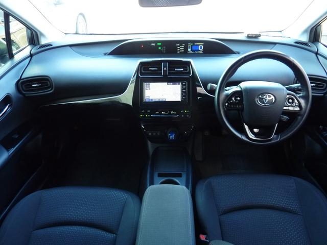 プリウス Ｓ　後期型　純正ナビ　トヨタセーフティセンス　バックカメラ　ＬＥＤヘッドライト　レーダークルーズコントロール　　ＥＴＣ　プッシュスタート　Ｂｌｕｅｔｏｏｔｈ　純正１５インチアルミホイール　オートハイビーム（13枚目）