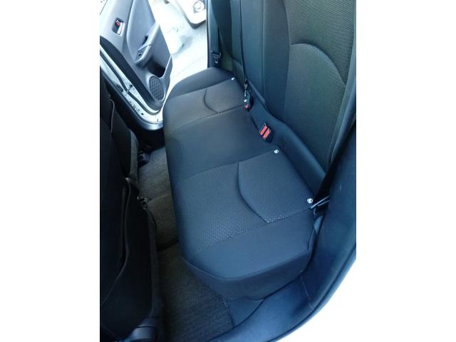 プリウス Ｓ　後期型　純正ナビ　トヨタセーフティセンス　バックカメラ　ＬＥＤヘッドライト　レーダークルーズコントロール　　ＥＴＣ　プッシュスタート　Ｂｌｕｅｔｏｏｔｈ　純正１５インチアルミホイール　オートハイビーム（17枚目）