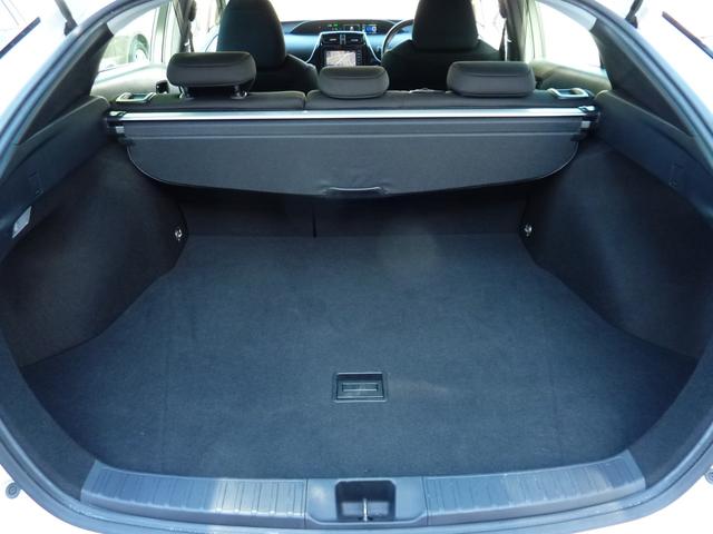 プリウス Ｓ　後期型　純正ナビ　トヨタセーフティセンス　バックカメラ　ＬＥＤヘッドライト　レーダークルーズコントロール　　ＥＴＣ　プッシュスタート　Ｂｌｕｅｔｏｏｔｈ　純正１５インチアルミホイール　オートハイビーム（18枚目）