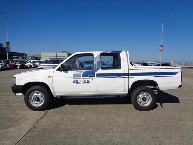 ダットサンピックアップ 　ＮＯＸ、ＰＭ適合　日本全地域登録可能　５Ｍ／Ｔパートタイム４ＷＤ（3枚目）