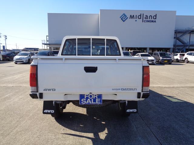 ダットサンピックアップ 　ＮＯＸ、ＰＭ適合　日本全地域登録可能　５Ｍ／Ｔパートタイム４ＷＤ（5枚目）